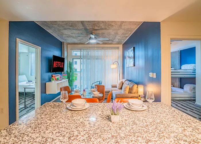 Apartment Charming 2bd - Downtown - Gym, Pool, Parking