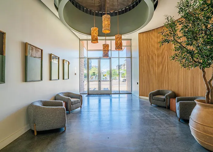 Charming 2bd - Downtown - Gym, Pool, Parking Apartment Phoenix