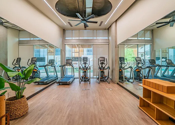 Charming 2bd - Downtown - Gym, Pool, Parking Apartment